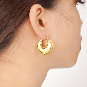 Orecchini a Cerchio Audaci e di Tendenza per Donne, Gioielli di Design alla Moda - Product Image 2