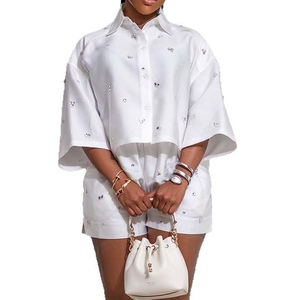 เสื้อแขนสั้นปักลูกปัดติดปกเสื้อ กางเกงขาสั้นเอวสูง ชุดเซ็ต 2 ชิ้น แฟชั่นสำหรับผู้หญิง - Product Image 1