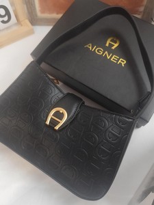 حقيبة كتف نسائية كلاسيكية جديدة لعام 2025 بتصميم عصري مع سلسلة وحزام واحد وإغلاق بخطاف وحلقة - Product Image 5