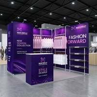 Stand d'exposition portable 10x10 avec étagères, porte-vêtements et cabine d'essayage en aluminium pour salon professionnel