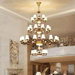 Lámpara de Araña Grande de Resina Europea, Color Blanco Dorado, con Pantalla de Campana de Múltiples Niveles, Altura Ajustable, para Villa - Product Image 4