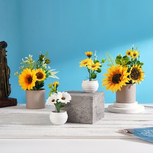 FuyuJi Fleurs artificielles en plastique et soie, tournesols et marguerites, pour la décoration de la maison, du bureau, de l'entrée et de la chambre - Product Image 1