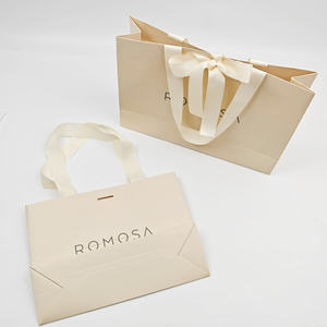 Bolsas de Regalo de Cartón con Diseño Elegante, Compostables, Hechas con Materiales Reciclados, Impresión Serigráfica Personalizable, Longitud Ajustable para Zapatos y Ropa - Product Image 4