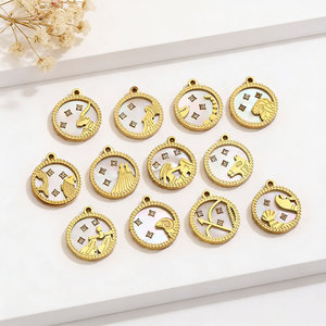 Colgante redondo de acero inoxidable chapado en oro con 12 signos del zodiaco, con detalles de nácar y diamantes, para collar, pulsera, bricolaje. - Product Image 1