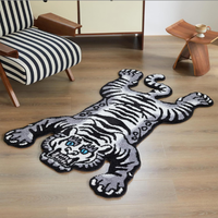 Tapis en forme de tigre, texture douce pour la peau et semblable à la laine. Tapis d'angle pour salle de bain.