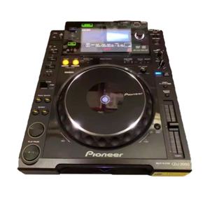 Une paire de platines Pioneer <span class=keywords><strong>CDJ</strong></span> 2000 prenant en charge les supports CD/<span class=keywords><strong>USB</strong></span> et le logiciel Rekordbox. - Product Image 1