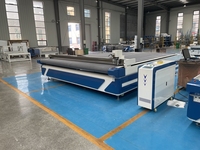 Machine de découpe CNC à couteau oscillant pour grandes surfaces avec table d'alimentation automatique pour mousse, cuir, textile et matériaux composites