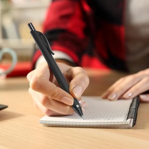 黒インクペン - ルーズペン、0.5mm中字ボールペン、滲まない滑らかな書き味、格納式ボールペン（黒） - Product Image 2
