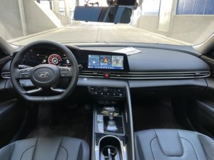 Vente en gros <span class=keywords><strong>2022</strong></span> <span class=keywords><strong>pour</strong></span> Elantra 1.5L Euro VI Emission Meilleure voiture à essence Nouveaux sièges en cuir d'occasion Direction gauche 1-25000 Miles - Product Image 5