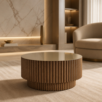 Table basse ronde en bois cannelé à 2 niveaux avec base tambour côtelée et plateau lisse pour salon et mobilier de maison