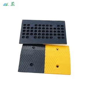 Nuevos Productos: Reductor de Velocidad de Goma de Alta Visibilidad Amarillo y Negro de 12 Pulgadas de Ancho - Product Image 2