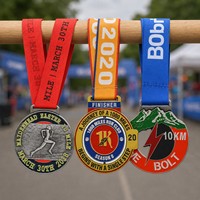 Médailles de marathon en relief 3D, logo personnalisé, texte, médaille sportive en métal avec ruban de sublimation pour événement de course, souvenir