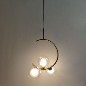 Lustre LED en <span class=keywords><strong>verre</strong></span> blanc en forme de <span class=keywords><strong>globe</strong></span>, luminaire suspendu rond doré et noir pour intérieur - Product Image 4