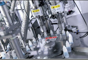 स्वचालित छोटी बोतल आँख ड्रॉप भरने Plugging और कैपिंग मशीन के लिए आई ड्रॉप भराव - Product Image 2