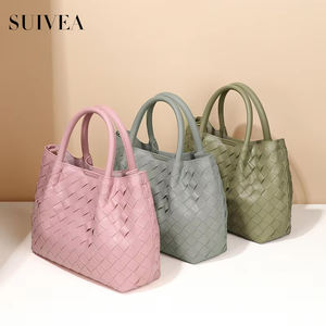 2024 nueva moda ligera de lujo de mano hecha a mano bolso de mujer nicho diamante entramado Simple versátil bolso de cubo de viaje - Product Image 5