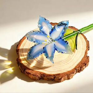 Ornement personnalisé en verre soufflé artisanal, fleur bleue, sculpture éternelle, cadeau romantique pour la Saint-Valentin, décoration pour la maison - Product Image 1