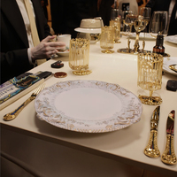Assiette de présentation ronde classique en plastique PP de 13 pouces, motif végétal, peinte à la main, faite à la main, en vrac, pour la décoration de fêtes et de mariages