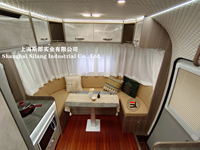 Mini-caravane standard américaine moderne et mobile tout-terrain pour une famille, offrant un confort de couchage optimal