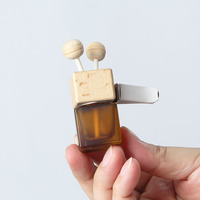 Bouteille de désodorisant de voiture suspendue Bouteilles de diffuseur de parfum de voiture Bouteille en verre de parfum d'aromathérapie d'huile essentielle