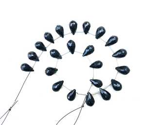 Haute qualité 1 brin naturel noir spinelle pierre précieuse à facettes en forme de larme perles Briolette pour la fabrication de bijoux faits à la main - Product Image 1