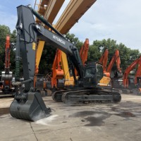 Excavatrice sur chenilles HYUNDAI 305LC-9T d'occasion, bien entretenue, pour travaux de construction urbaine (Hyundai 305, 305LC, 305)