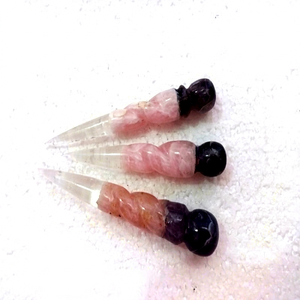 Venta al por mayor: Varita curativa retorcida R.A.C. hecha a mano con cuarzo natural, piedra de chakra tallada a través, piedra semipreciosa afilada para Reiki. - Product Image 1