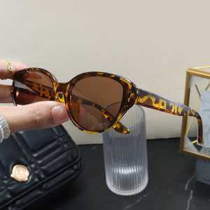 Lunettes de soleil œil-de-chat élégantes et magnifiques pour femmes, rétro, simples, multicolores, de haute qualité, protection UV, pour l'extérieur - Product Image 6