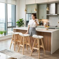 Tabourets de bar modernes en bois massif avec assise en PU imperméable et écologique, hauteur de comptoir avec repose-pieds pour café, boutique, restaurant