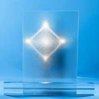 Feuille micro prismatique transparente personnalisée de Pmma a mené le panneau Ugr 19 feuilles prismatiques acryliques de diffuseur de motif de diamant