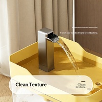 Mini aquarium fermé avec filtration et oxygénation intégrées, design compact en plastique pour la décoration de la maison et du salon