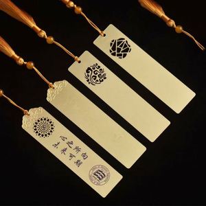 Marcapáginas de Metal Dorado Personalizado con Técnica de Esmaltado, Diferentes Formas y Logotipos Recortados para Organización Temática de Letras - Product Image 5