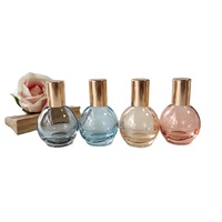 Vente en gros de bouteilles en verre d'huile essentielle à bille en métal de 10ml en forme d'ampoule avec couvercle en bambou en couleurs rose gris bleu clair orange