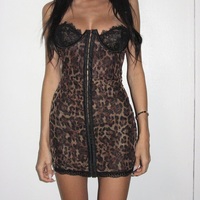 Robe Mini Sexy et Tendance à Imprimé Léopard, Coupe Slim, Sans Bretelles, Conception Personnalisée pour Boutique de Mode