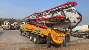 NUEVA Bomba de Cemento Oficial de 62m Máx. Camión Bomba de Concreto Reach Height 44TON HB62V en Venta - Product Image 2