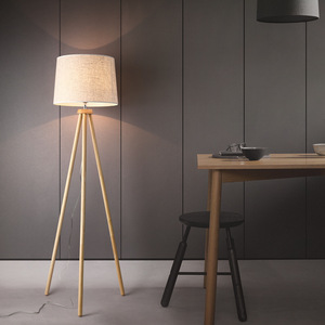 Lampada da Terra in Legno Massello Stile Mid-Century, per Soggiorno e Camera da Letto, Design Semplice e Moderno alla Moda - Product Image 1