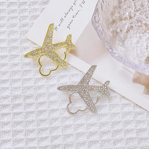 เข็มกลัดติดเสื้อรูปเครื่องบิน 3 มิติ ชุบทอง งานฝีมือ ของที่ระลึกงานแต่งงาน/งานหมั้น - Product Image 1