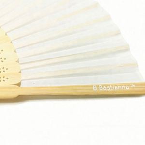 Abanico de Mano Plegable de Bambú Pintado con Arte Folclórico Personalizado para Novia - Product Image 6