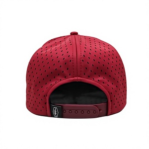 Gorra Snapback Roja de 7 Paneles Perforados con Corte Láser para Adultos, con Logotipo Bordado 2D Personalizado, Transpirable, Informal, Hecha en Vietnam - Product Image 4