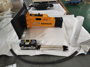 Brise-roche hydraulique Soosan SB40 avec attache pour mini-chargeur, corps principal disponible, garantie d'un an, pièces de rechange standard incluses - Product Image 3