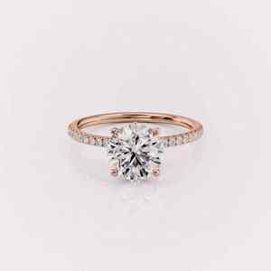 Bague solitaire en or rose 18 carats avec diamant de laboratoire rond et bande pavée |   Bijoux fins sur mesure - Product Image 1