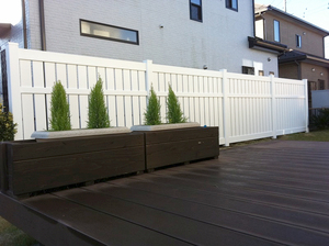Panneaux de <span class=keywords><strong>clôture</strong></span> semi-privés en vinyle pour extérieur 6'x8' en gros, poteaux, piquets, capuchons, matériau de construction de jardin à faible entretien - Product Image 5