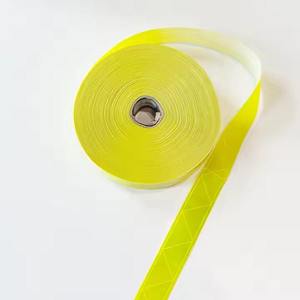 Cinta Reflectante de Poliéster Microprismática de 2.5cm para Coser en Ropa, Certificación EN20471, Colores Naranja/Verde - Product Image 3
