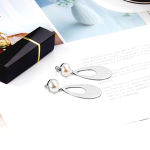 ต่างหูดีไซน์ใหม่ยอดนิยม รูปทรงหยดน้ำมุก สง่างาม ชุบทอง 18k เหมาะสำหรับงานแต่งงาน/เดท/งานแสดง - Product Image 2