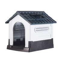 Niche pour chien en plein air avec porte et puits de lumière, niche pour chien en plastique imperméable et résistant aux UV