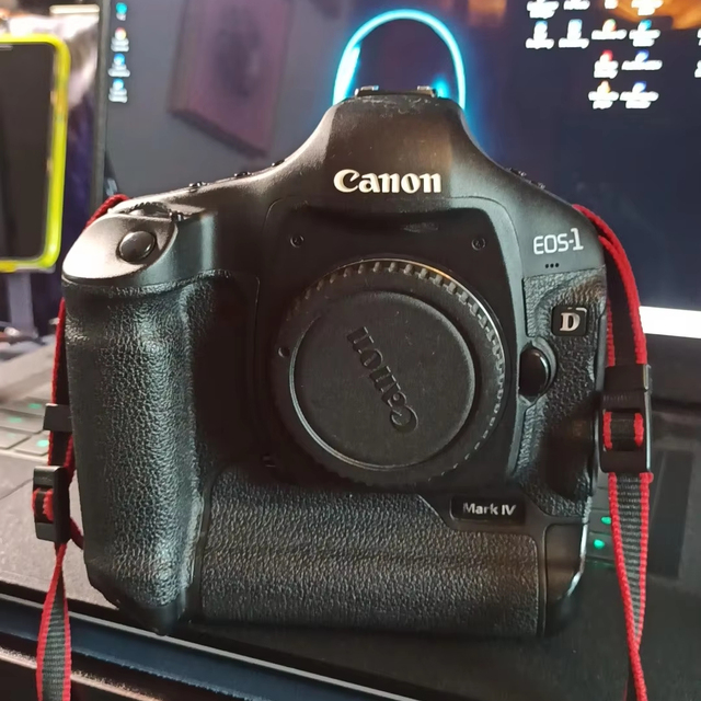 EOS-1D Mark IV Mirrorless Camera CMOS Sensor 16.1MP Full HD Video 10fps Continuous Shooting 2"-3" Screen