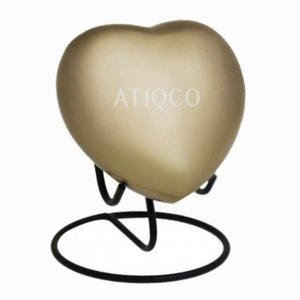 Urne de crémation en métal moderne en laiton Dernières fournitures funéraires attrayantes avec conception de coeur Urne élégante et élégante pour les souvenirs - Product Image 1