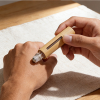 Vente en gros Bouteilles en forme de rouleau en bambou Bouteilles en forme de rouleau à bouchon en bambou Bouteilles de parfum et emballage cosmétique