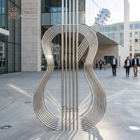 Escultura de Guitarra de Acero Inoxidable Pulido Espejo de Arte Moderno para Decoración de Jardín Exterior
