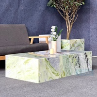 Table basse élégante en forme de cuboïde, socle bas, marbre, salon, luxe, personnalisable, table d'appoint en marbre vert Calacatta