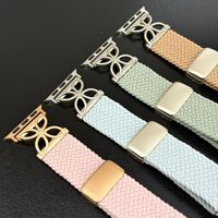 Bracelet de montre personnalisé en gros avec breloque trèfle à quatre feuilles, en nylon, ajustable, avec fermoir magnétique pour Apple Watch